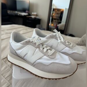 New Balance 237 V 1 sneaker in Nimbus Cloud/White/Moonbeam